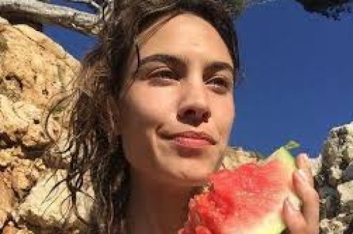 不到48小时接连3大瓜隐婚登记、带女儿偷腥网友：内娱又乱了