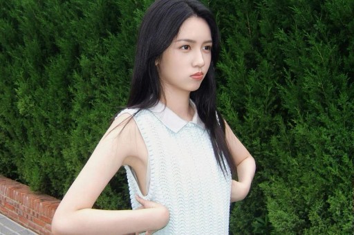 娱乐博主“吃瓜少女张小寒”账号遭封禁或因爆料赵丽颖恋情？